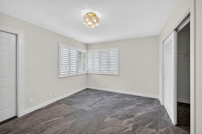 Building Photo - 4442 Sea Grape Dr