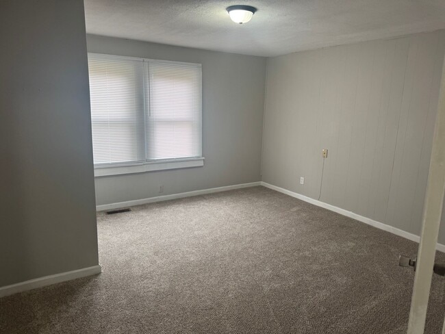 Building Photo - 2 Bedroom 2 Bathroom Home in Bluff City, TN