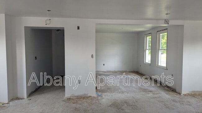 Building Photo - 4 Ten Eyck Ave