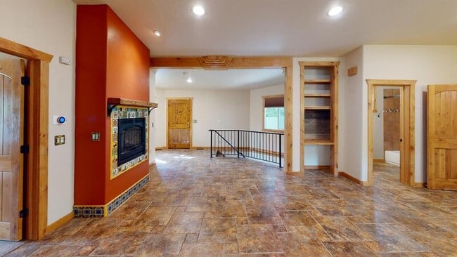 Building Photo - 1701 Ivy Pl