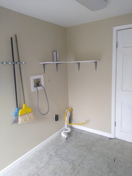 Building Photo - 175 Eagle St