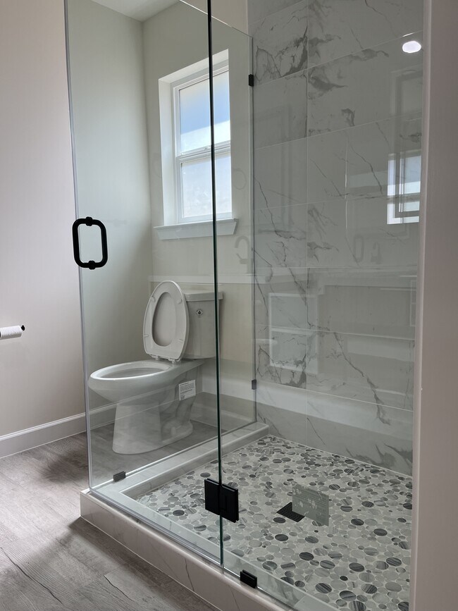 Building Photo - 5104 Chestnut Rd