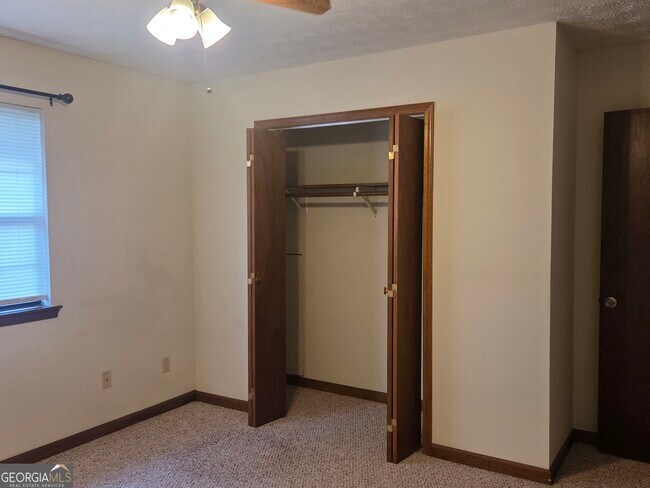 Building Photo - 8492 Pineland Dr