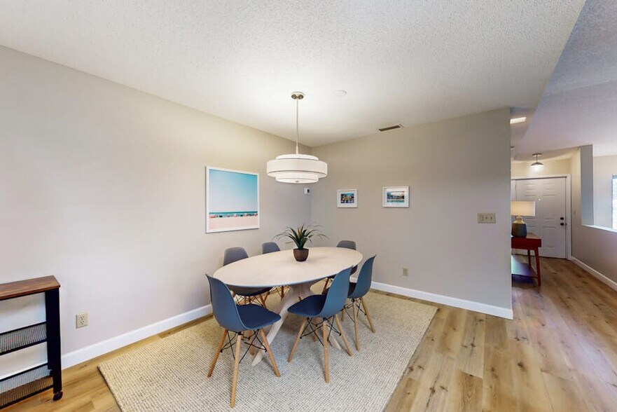 Building Photo - 1231 De Narvaez Ave