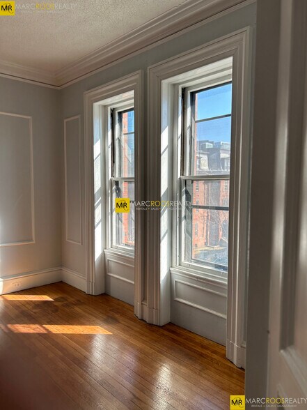 Building Photo - 408 Beacon St