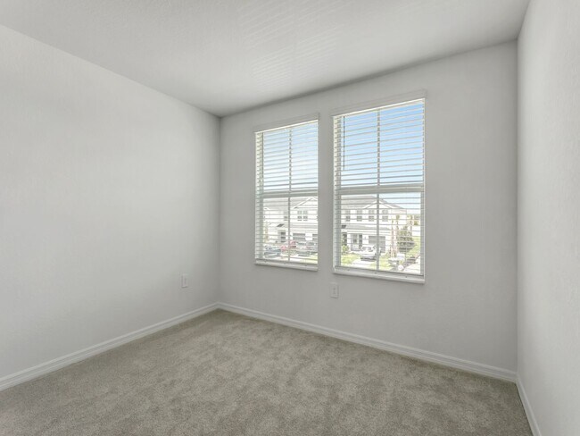 Building Photo - Brand-New 3BR/2.5BA Townhouse for Rent in Lakewood Ranch — $2,300/Month, Internet & Lawn Care Inc...