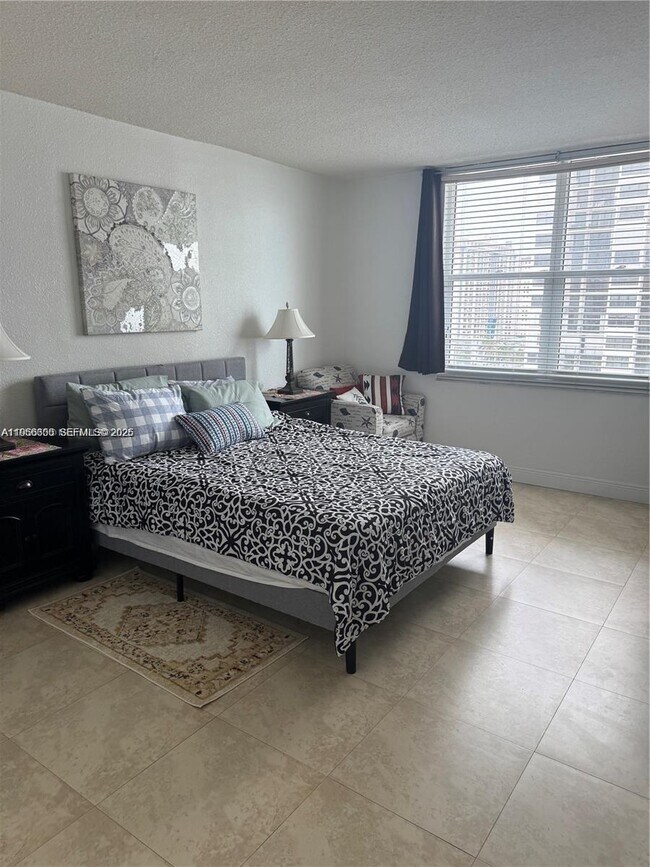 Building Photo - 2501 S Ocean Dr