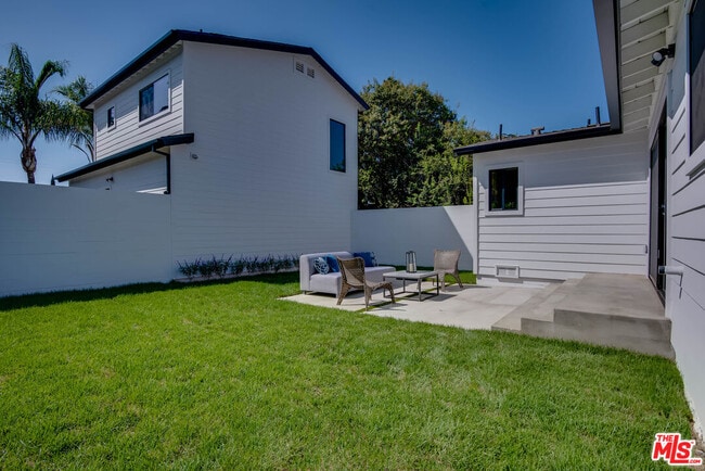 Building Photo - 13026 Calvert St