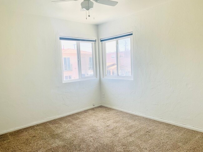 Building Photo - Live by the Beach! 2BD/1BA Mission Beach Apartment with Garage!