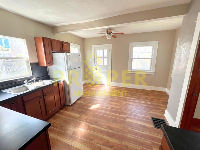 Building Photo - Amazing 3 bedroom / 1 bath house
