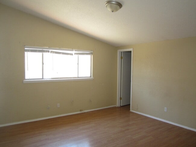 Building Photo - 6717 Southwind Dr