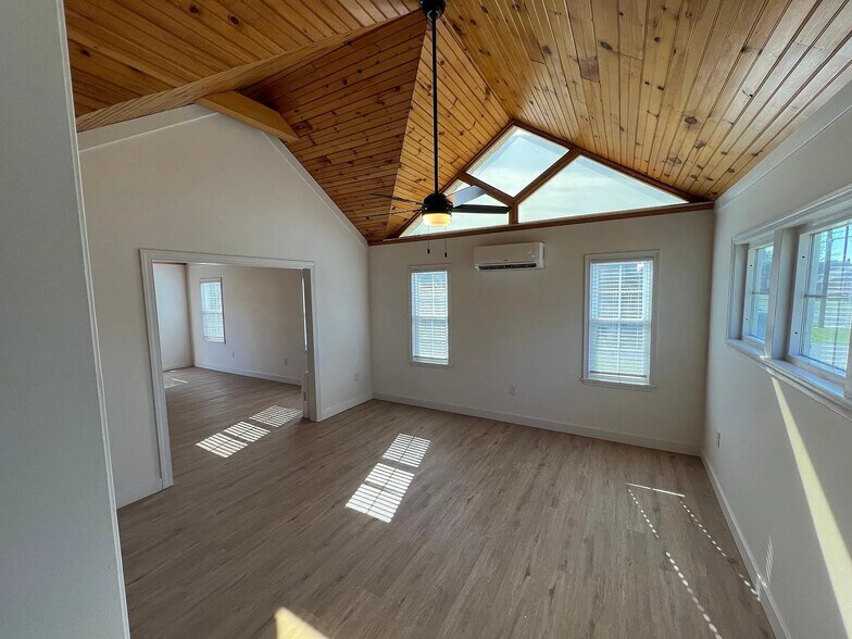 Building Photo - 434 East Ave