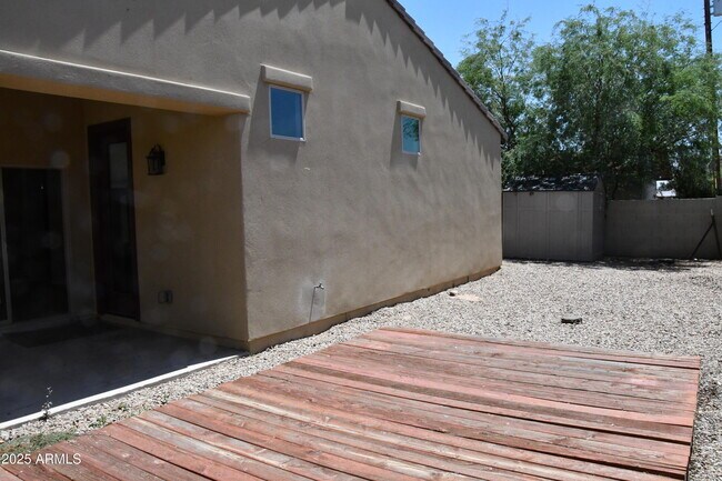 Building Photo - 2362 W Sierra Vista Dr