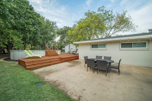 Building Photo - 1919 Puritan Dr