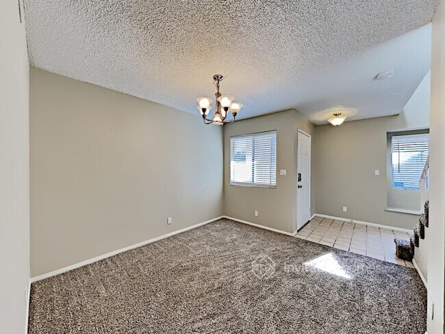 Building Photo - 1740 La Cruz Dr