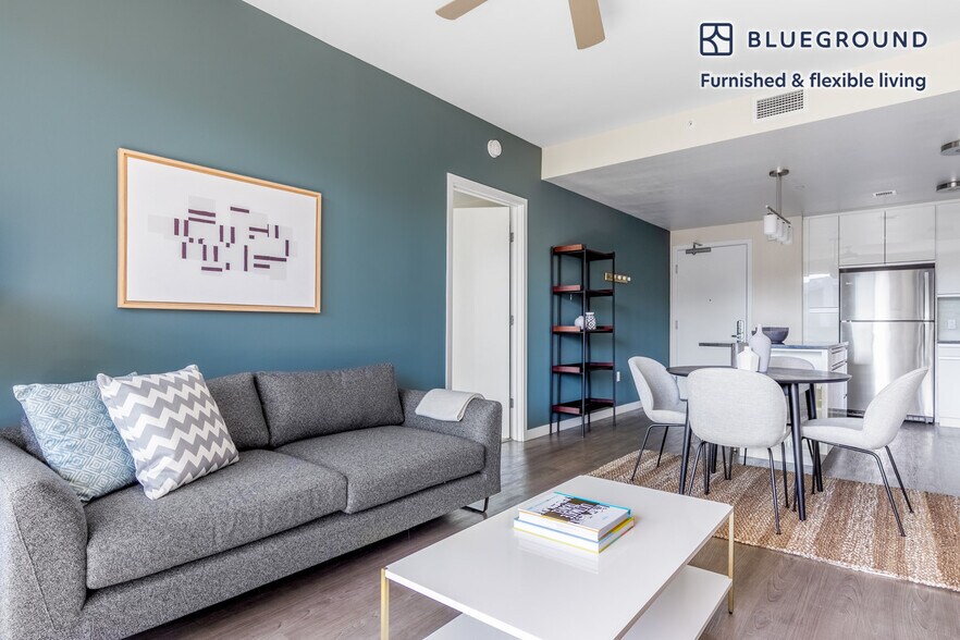 Building Photo - 690 Long Bridge St