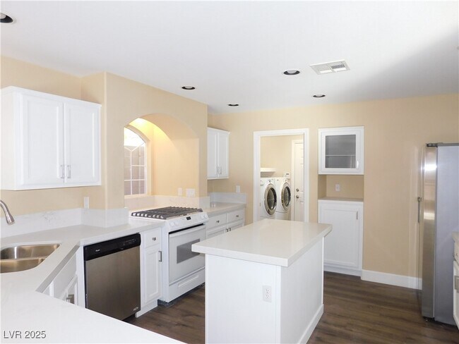 Building Photo - 10855 Carberry Hill St