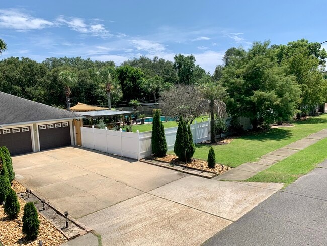 Building Photo - 794 Spring Lake Dr