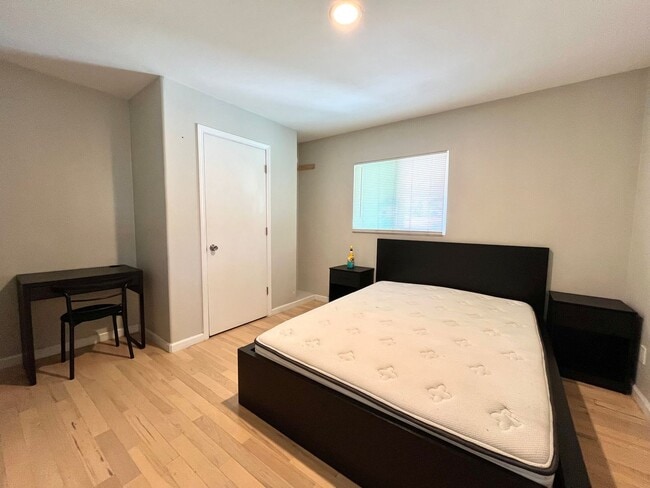 Building Photo - Super cute 1 bedroom available in San Diego, all utilities included!