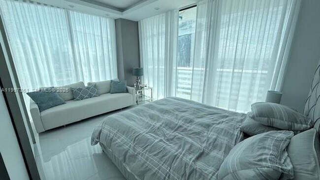 Building Photo - 460 NE 28th St