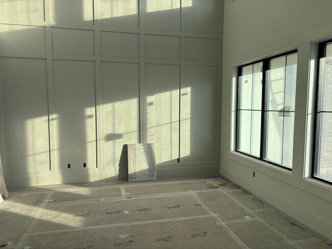 Building Photo - Huge Single Story with Pool and RV Garage