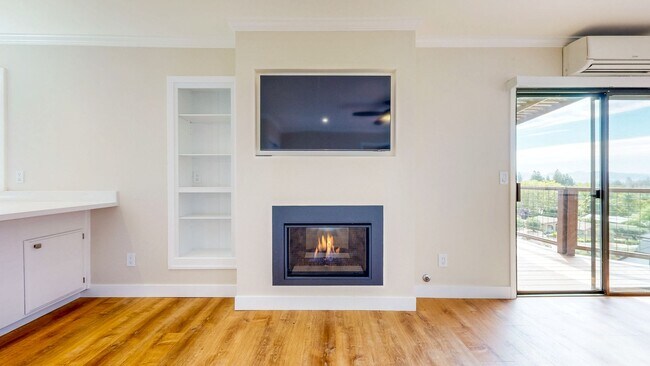 Building Photo - 1600 Sylvaner Ave