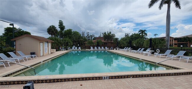 Building Photo - 6494 Royal Woods Dr