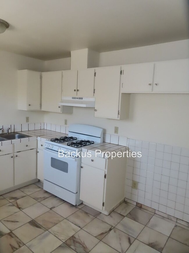 Building Photo - Newly renovated three bedroom duplex in Soledad
