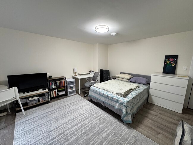 Building Photo - 16 Chester St