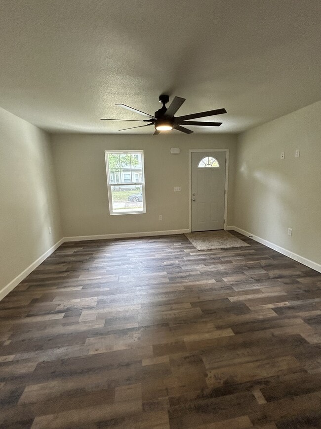 Building Photo - 838 S Hickory St