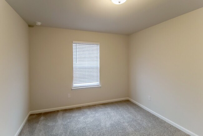 Building Photo - 879 Sara Mdw Rd