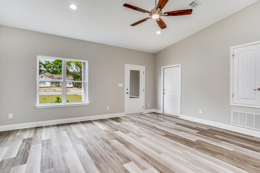 Building Photo - 5940 Savannah Dr