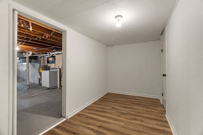 Building Photo - 11814 Flushing Dr