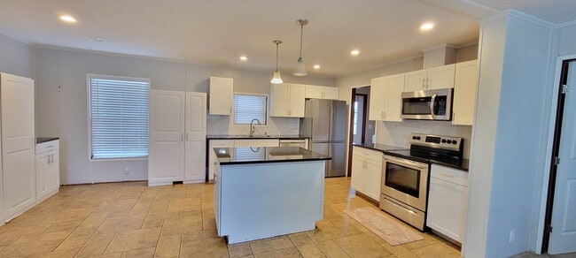 Building Photo - 405 Battlebell Rd