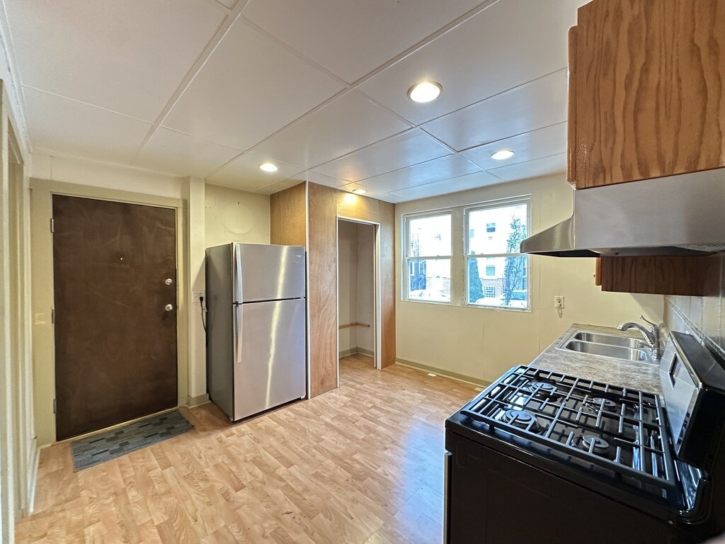 Building Photo - 3734 W Wabansia Ave