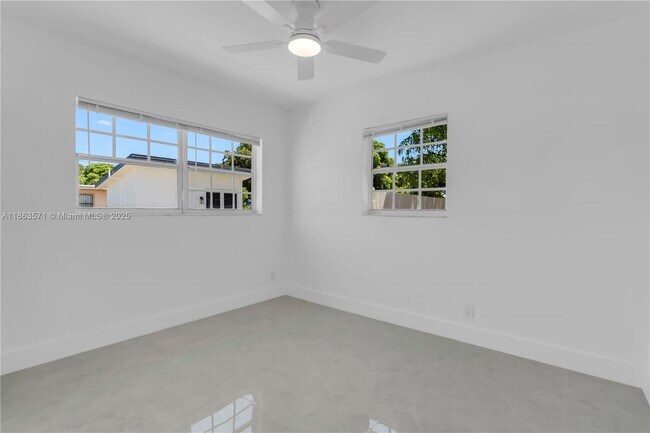 Building Photo - 1773 Lauderdale Manor Dr