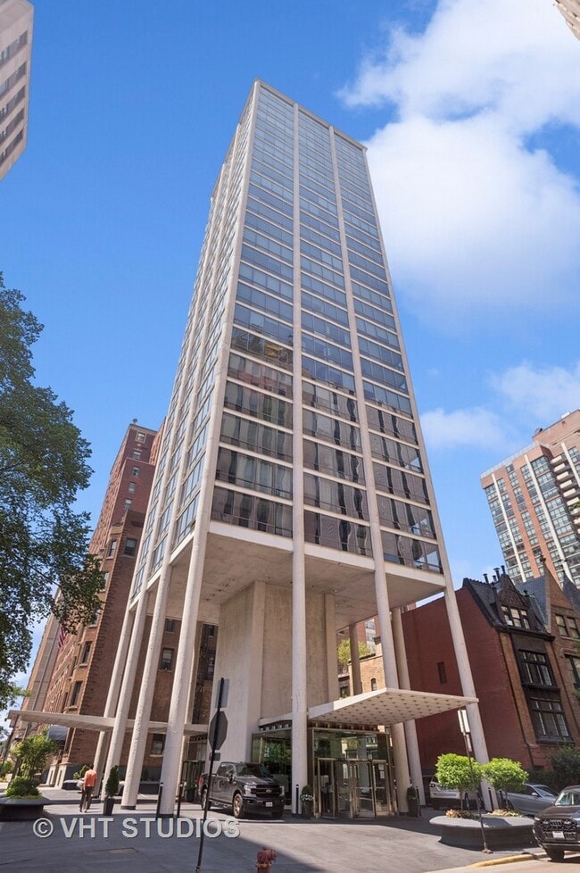 Building Photo - 1300 N Astor St