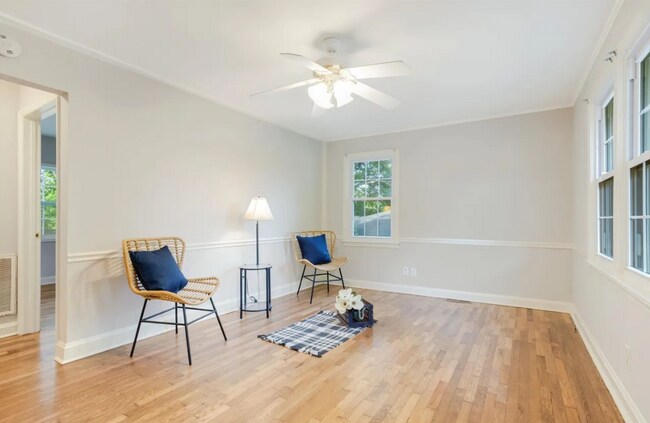 Building Photo - Cozy 3/2 Updated Home in Greenville Available Now!