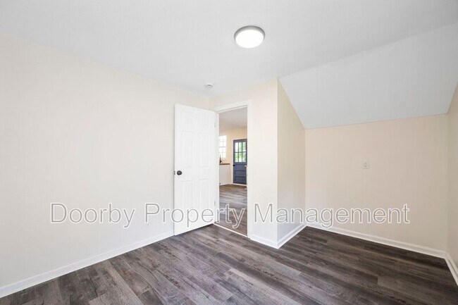 Building Photo - 5332 Oakdale Ave