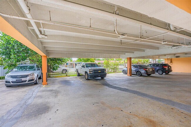 Building Photo - 1100 W 35th St
