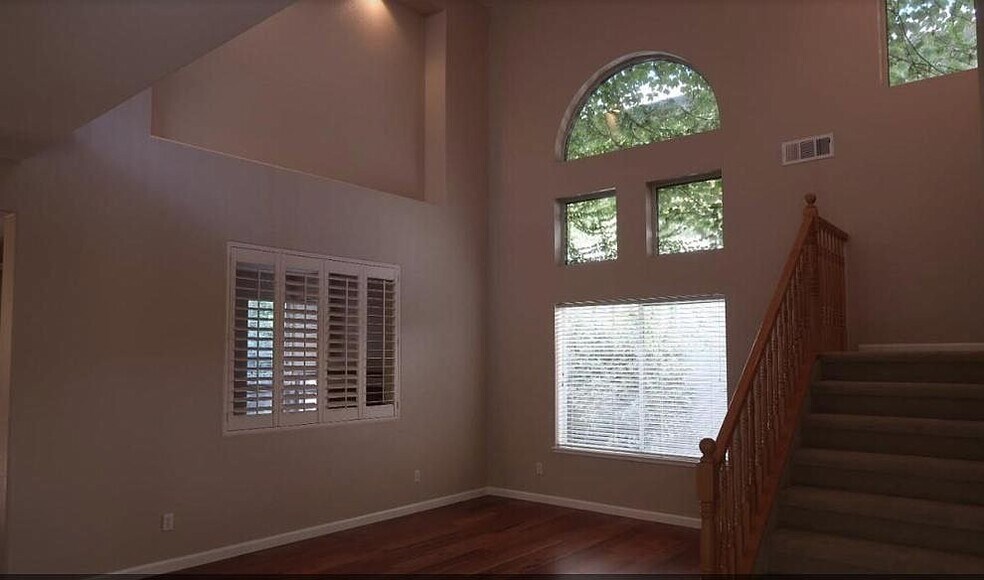 Building Photo - 1715 Palatia Dr