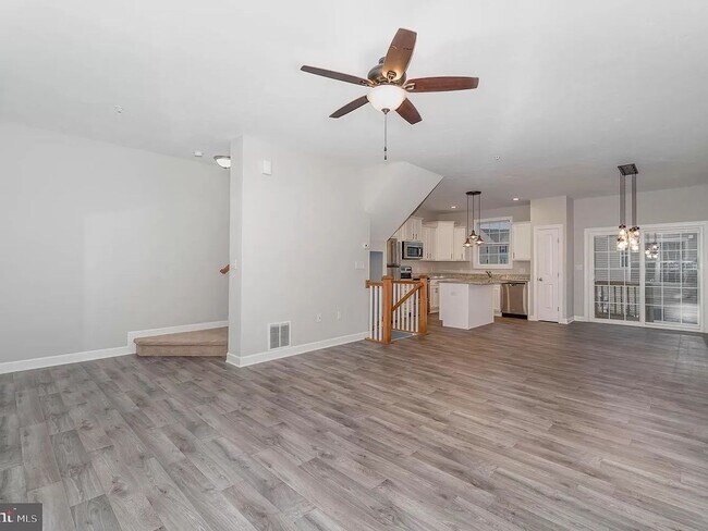 Building Photo - 3 Bedroom Townhome in Hanover