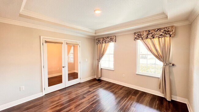 Building Photo - Immaculate 4 BR / 3 BA - With an OFFICE!