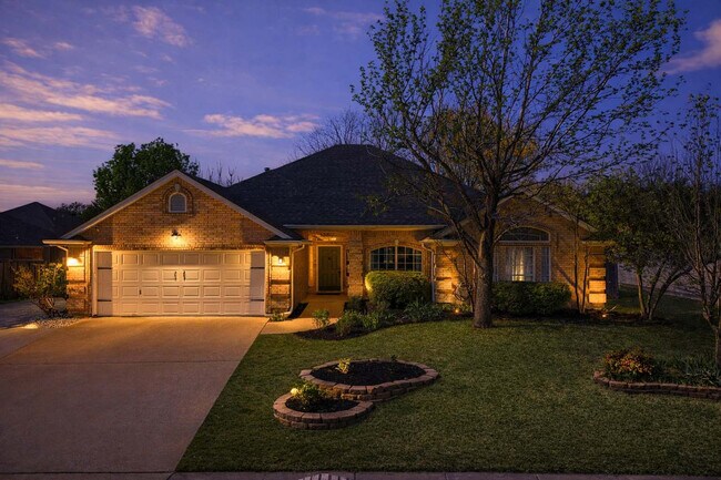 Building Photo - 324 Woodcrest Dr