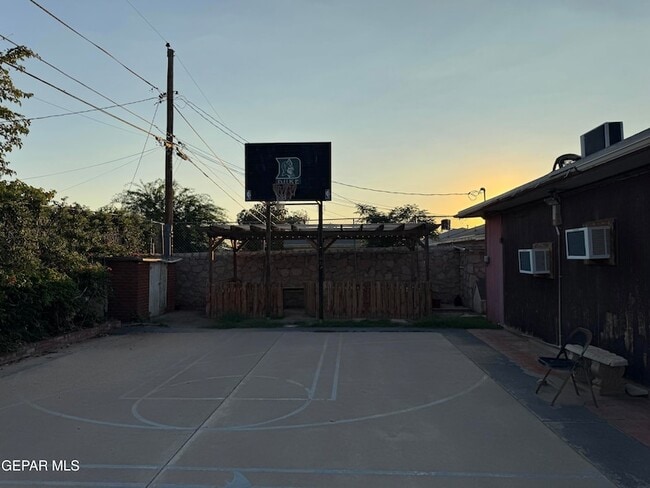 Building Photo - 8208 Dempsey Ave