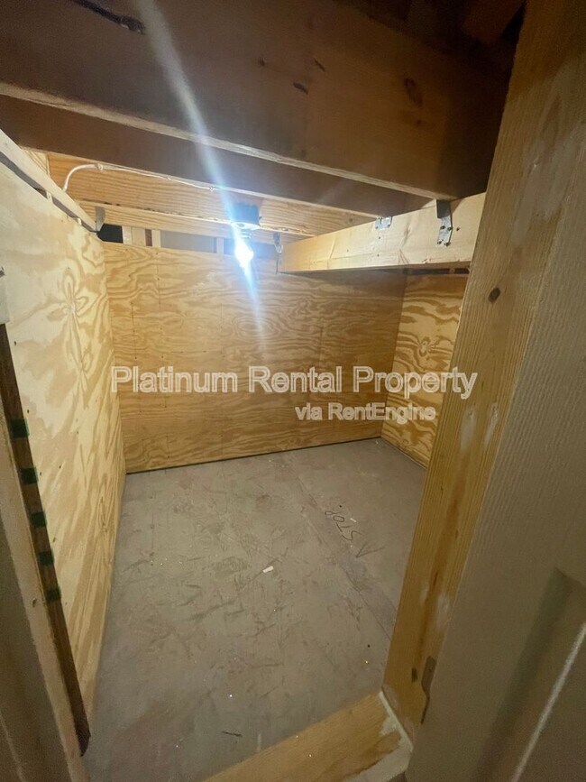 Building Photo - 7350 Silk Tree Pt