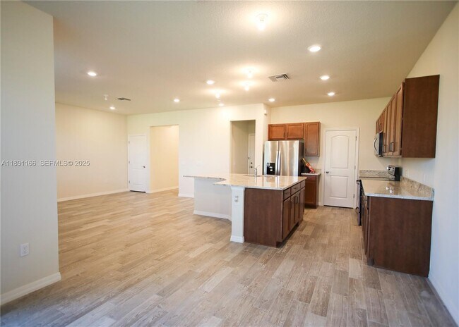 Building Photo - 8293 Cadre Noir Rd