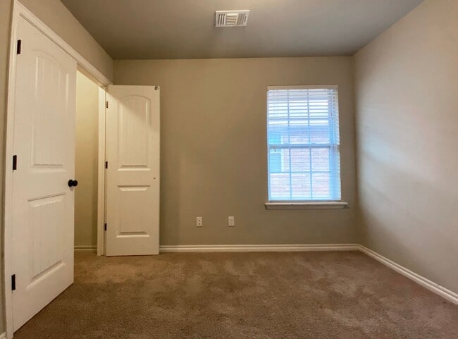 Building Photo - First Month Free! Great Location!