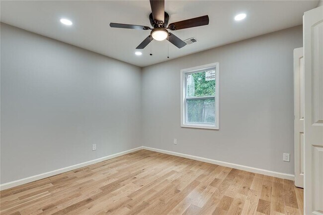 Building Photo - 2575 Barrylynn Dr