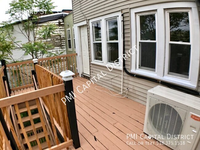 Building Photo - 74 Grand St